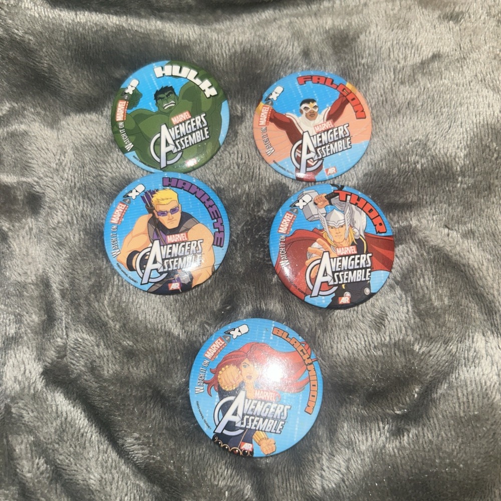 LOT OF 5 MARVEL / AVENGERS NYC COMIC CON BADGE BUTTON PINS